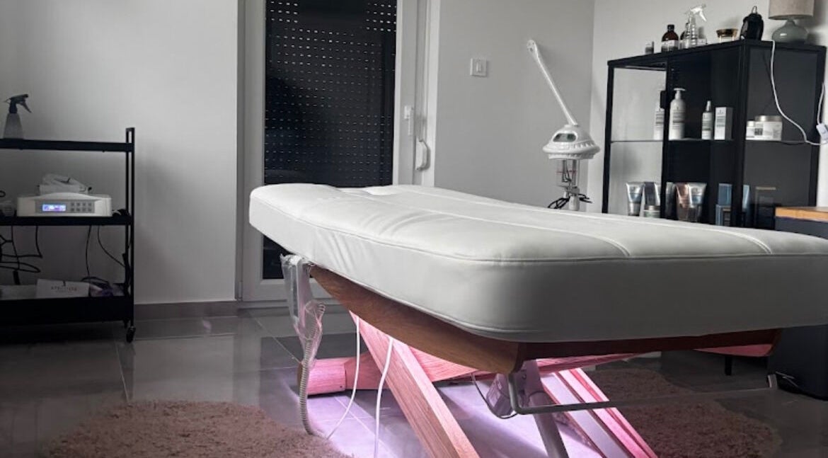 Moderna soba za tretmane u Beauty Salon Oaza Mira, Oborovo Bistransko, Zagrebačka Županija, HR.