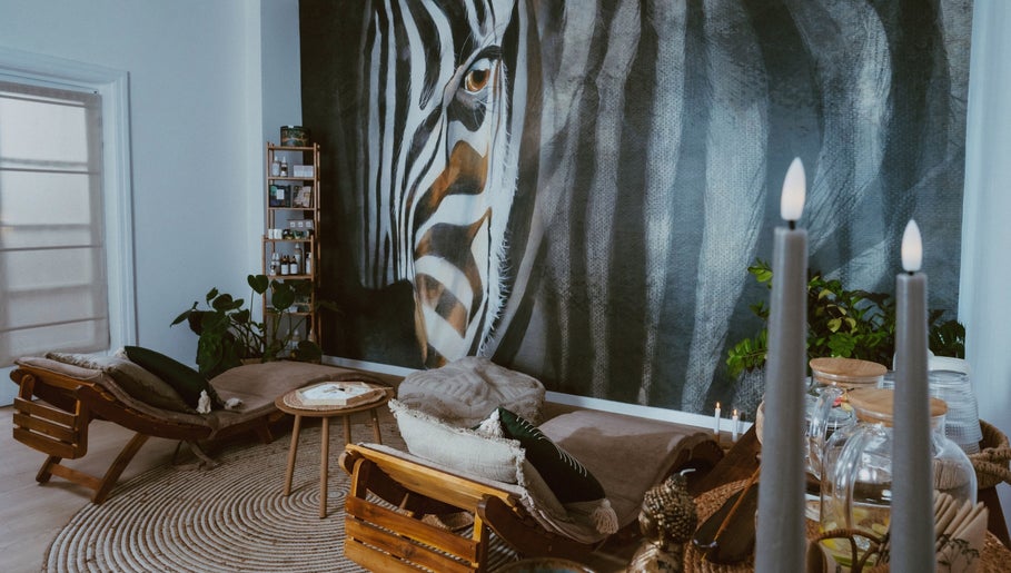 Cozy lounge with zebra mural at INARI SPA, București, 1, RO offering a serene relaxation space.
