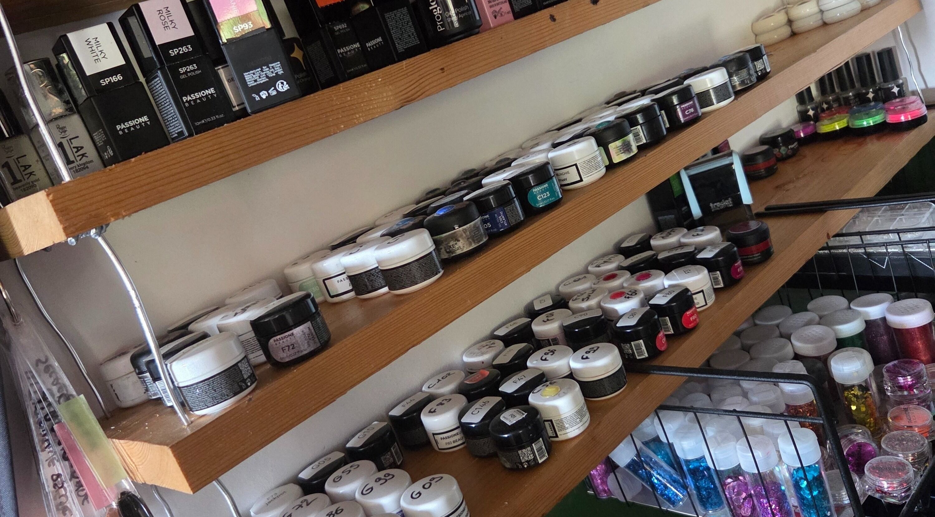 Produits de manucure chez Ty'mé sur l'ongle à Mercurol-veaunes, Auvergne-rhône-alpes, FR.