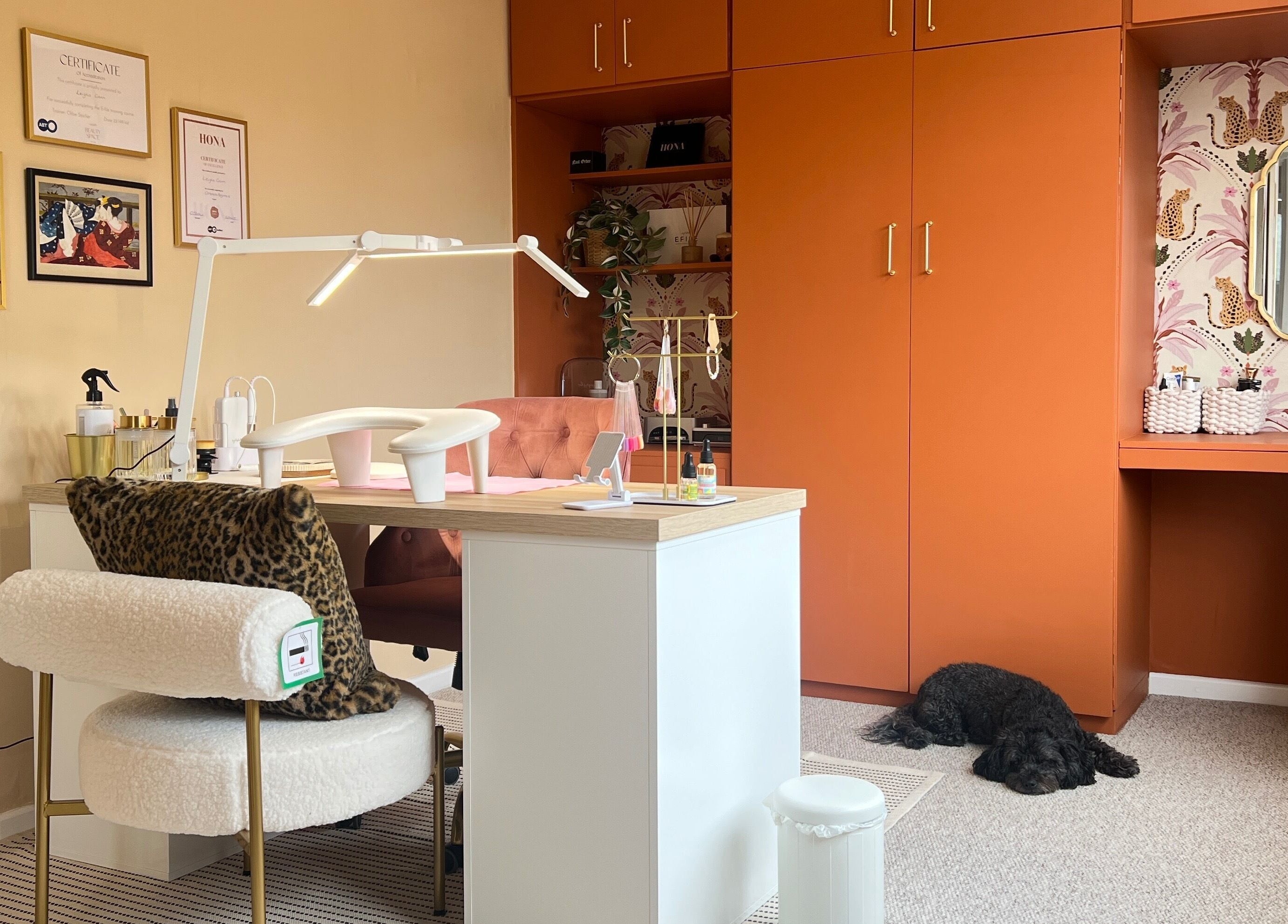 Stylish and cozy interior of Serene Mani’s in Stevenage, England, GB, showcasing a nail desk and plush seating.