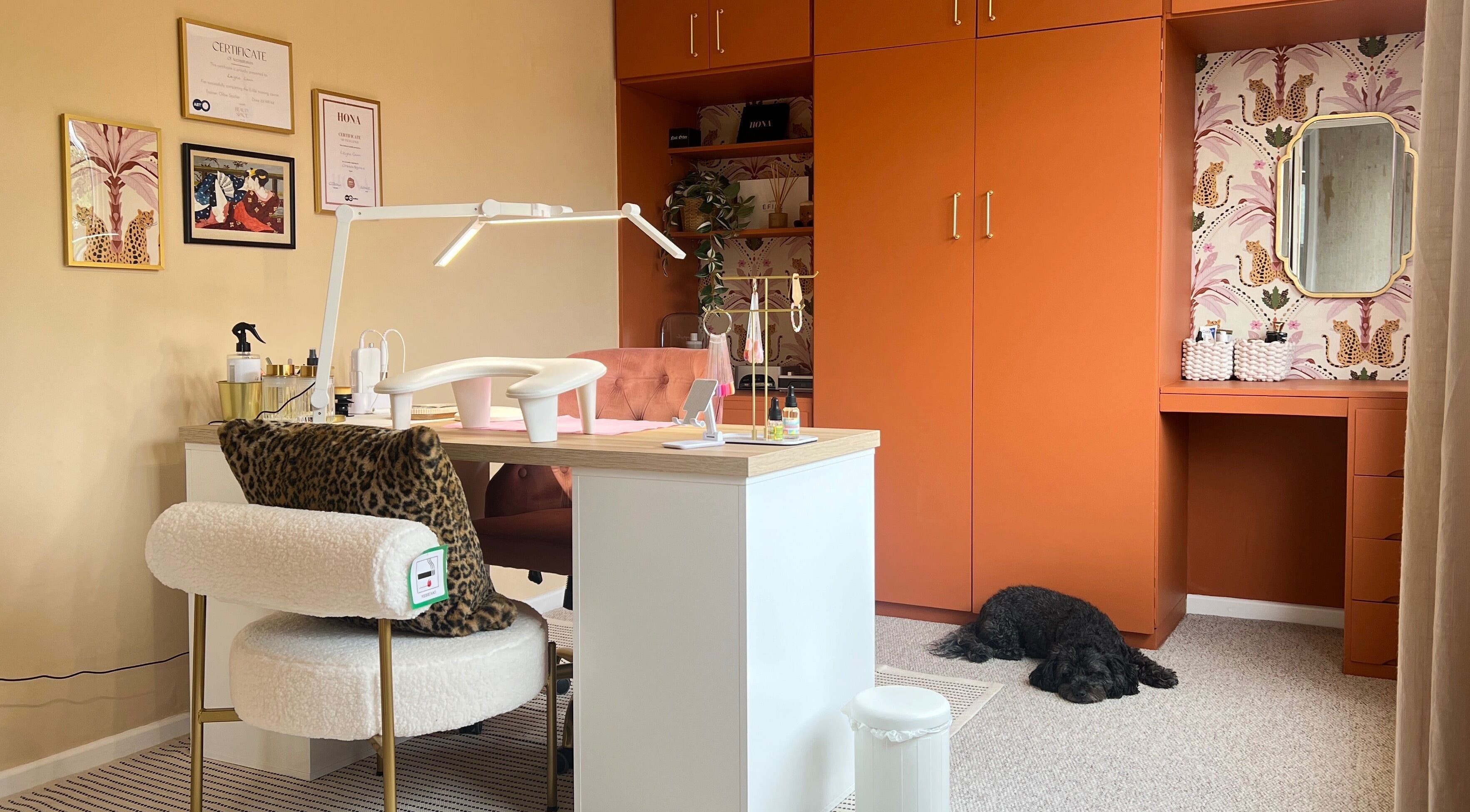 Stylish and cozy interior of Serene Mani’s in Stevenage, England, GB, showcasing a nail desk and plush seating.