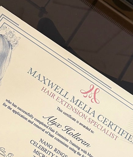 Certificate from Maxwell Melia for Extensionsbyalyx, Edinburgh, Scotland, GB, highlighting hair extension skills.