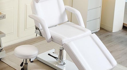 The Brilliance Bar luxury treatment chair in Olney, England, GB for ultimate comfort.