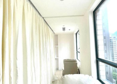 Fulalash (Causeway Bay shop)的明亮窗景，位于香港岛，香港岛，HK，环境舒适优雅。