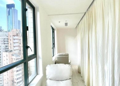 Fulalash (Causeway Bay shop) 的窗景休闲区，位于香港岛，香港岛，HK。