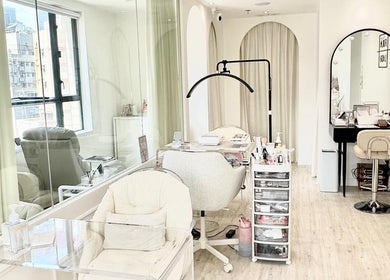 Fulalash (Causeway Bay shop)的宽敞明亮美容室，位于香港岛，香港岛，HK。