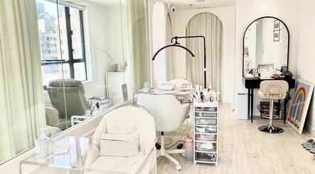 Fulalash (Causeway Bay shop)的宽敞明亮美容室，位于香港岛，香港岛，HK。
