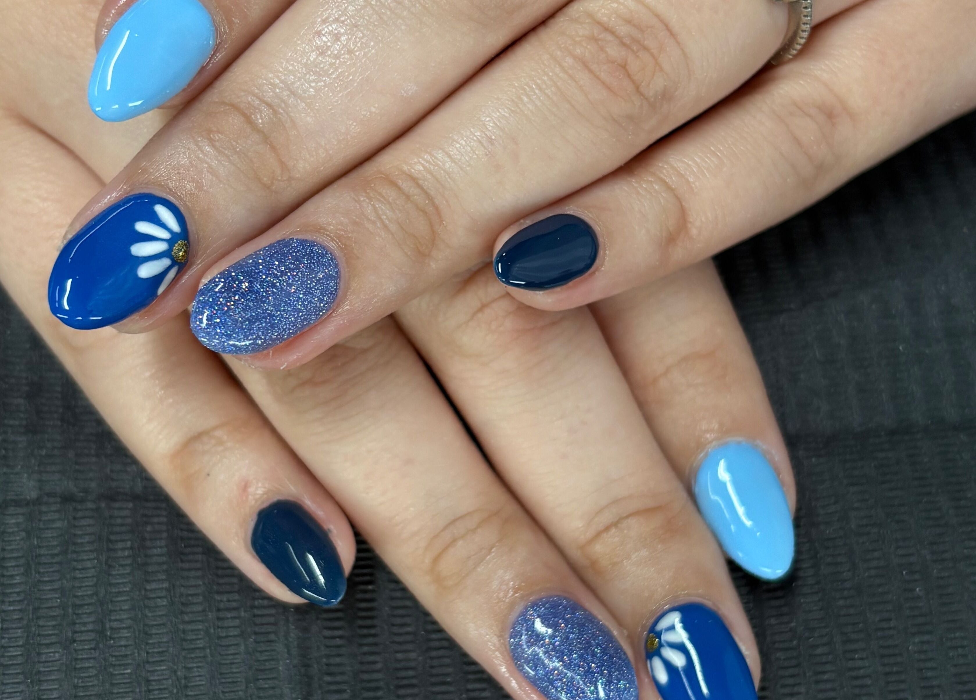 Stylish blue floral nails at Mudnmilk nails and beauty, Emanzimtoti, Kwazulu-natal, ZA.