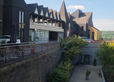 Gebäudeansicht von MyMassagebyDada in Waldbreitbach, Rheinland-pfalz, DE, umgeben von Natur.