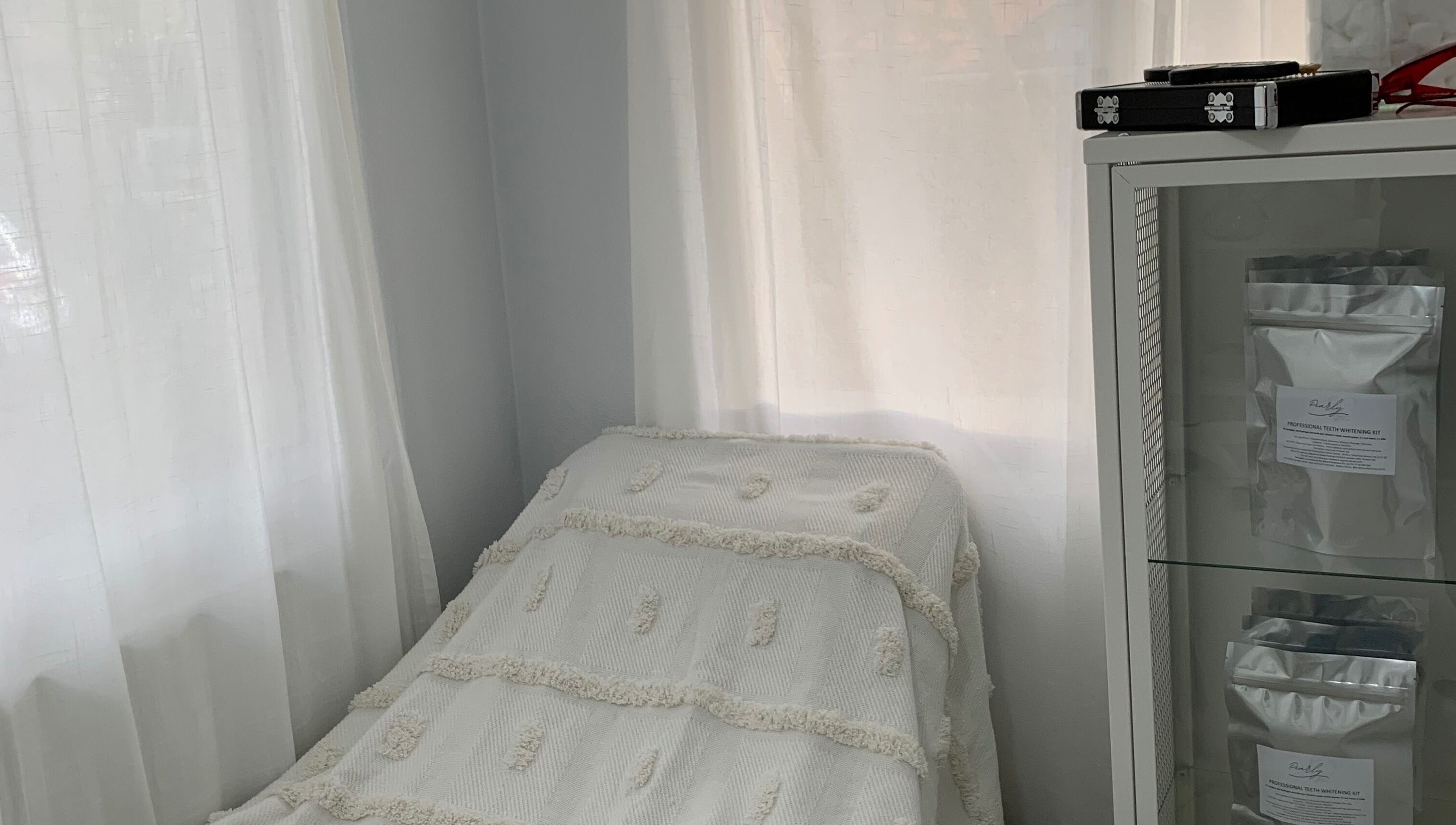 Cozy treatment area at Pearly Cosmetic Teeth Whitening in Maroubra, New South Wales, AU.