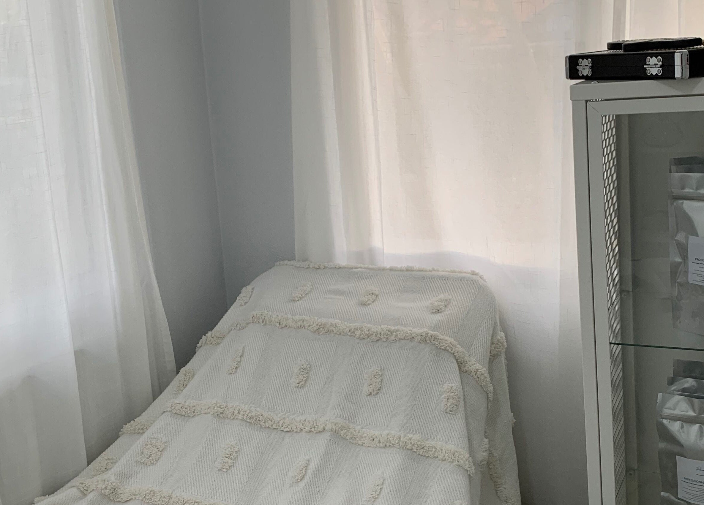 Cozy treatment area at Pearly Cosmetic Teeth Whitening in Maroubra, New South Wales, AU.