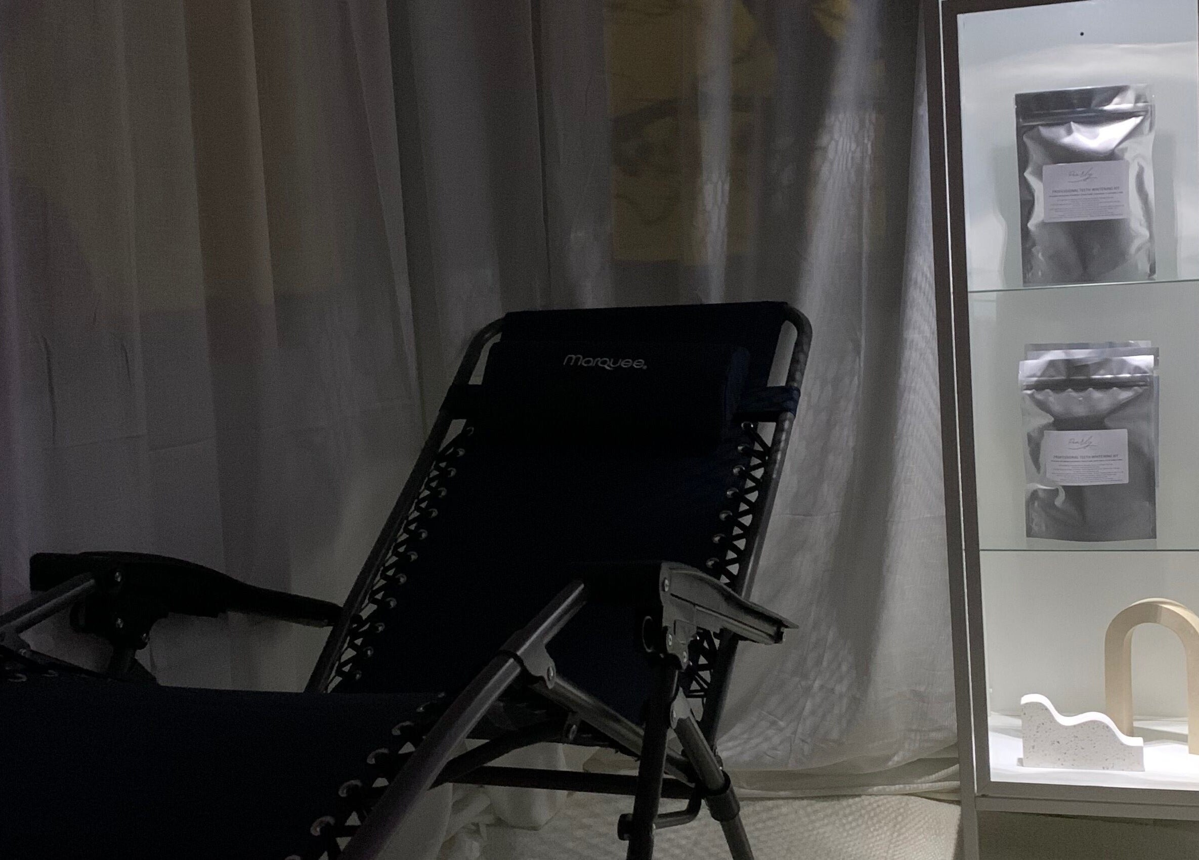 Relaxing lounge at Pearly Cosmetic Teeth Whitening in Maroubra, New South Wales, AU for a calming experience.