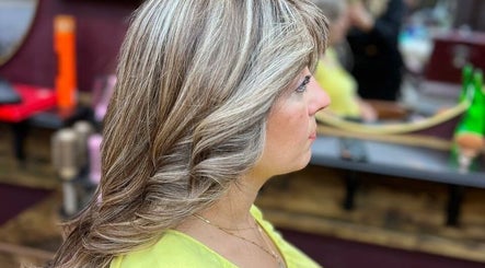 Stylish hairstyle with highlights at Persepolis Unisex Salon, London, England, GB. Elegant and modern look.