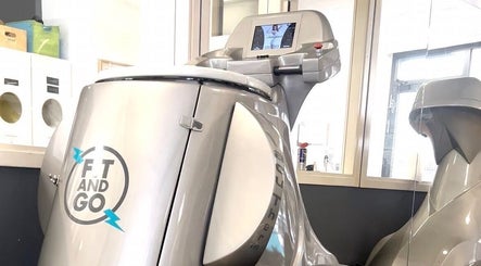 Capsula fitness avanzata presso Fit and Go Sempione, Milano, Lombardia, IT, per allenamenti innovativi.