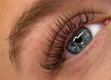 Close-up of beautiful eyelashes at Myndara Co., Winter Garden, Florida, US, showcasing lash extension artistry.