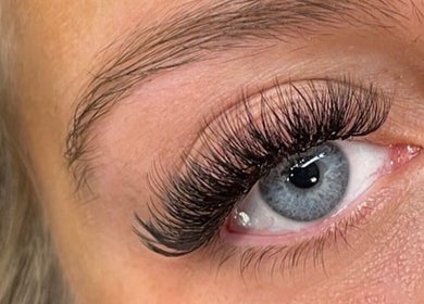 Close-up of extended eyelashes at Myndara Co., Winter Garden, Florida, US.