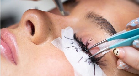 Eyelash extension at Myndara Co. in Winter Garden, Florida, US, enhancing beauty and elegance.