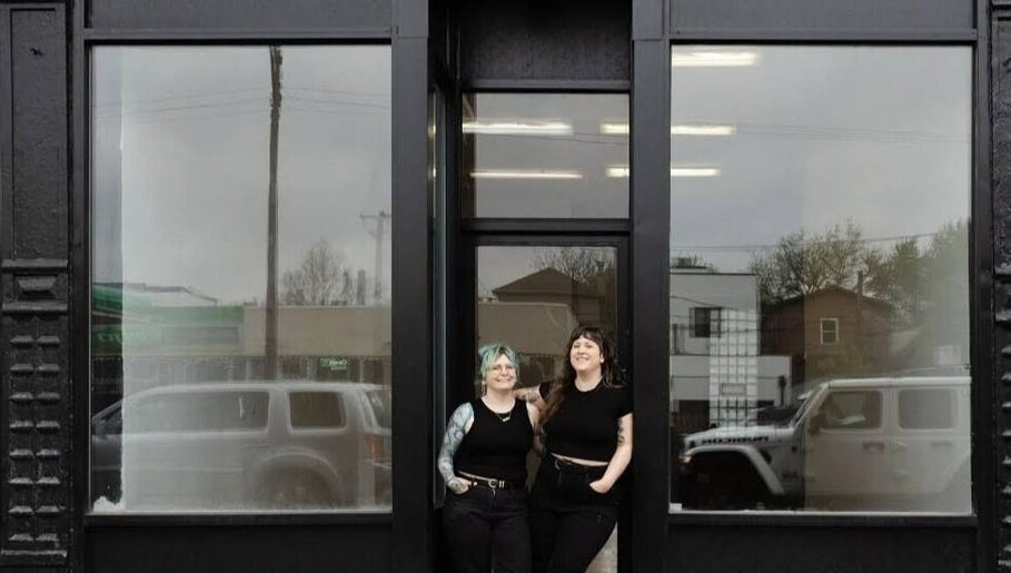Front view of Fern & Moody Salon, Chicago, Illinois, US featuring two smiling people.