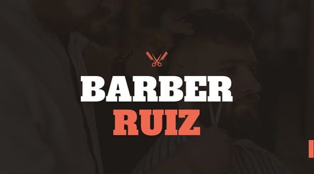 Interior de ruizzbarber_ en Castellar De La Frontera, Andalucía, ES, mostrando un elegante servicio de barbero.