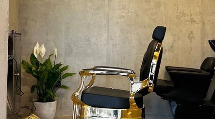 Luxurious barber chair at FANE BARBERSHOP, Jeddah, Makkah Province, SA with a soothing indoor plant.