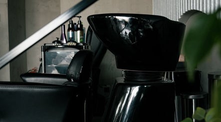 Elegant hair wash station at Fane Barbershop, Jeddah, Makkah Province, SA, featuring modern black furnishings.