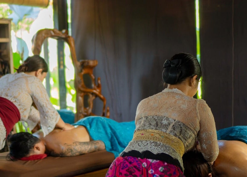 Pijatan menenangkan di Soendaram Spa & Wellness Seaside Oceana, Bali, Bali, ID.