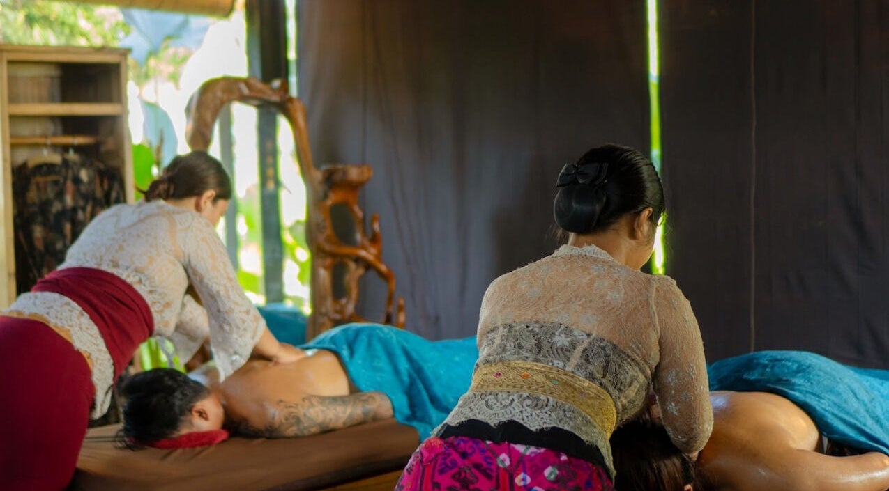 Pijatan menenangkan di Soendaram Spa & Wellness Seaside Oceana, Bali, Bali, ID.
