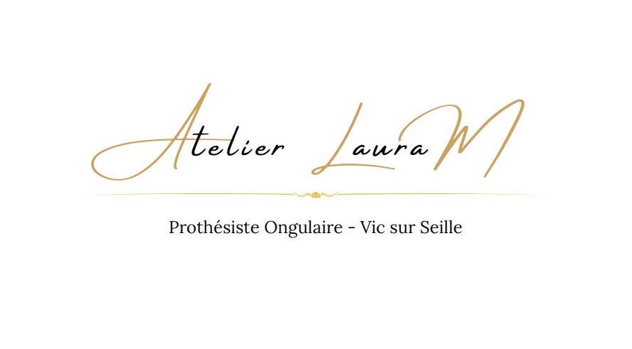 Logo d'Atelier Laura M à Vic-sur-Seille, Grand Est, FR en lettres dorées.