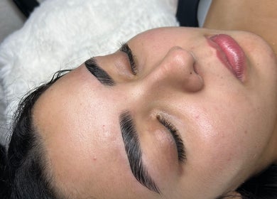 Sourcils soignés chez Eléonore Beauty à Toulon, Provence-alpes-côte D'azur, FR.