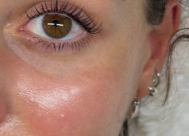 Yeux sublimes chez Eléonore Beauty, Toulon, Provence-alpes-côte D'azur, FR. Soin expert pour un regard lumineux.