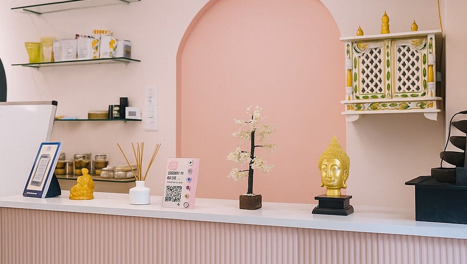 Elegant reception at G3 Bridal and Beauty Studio, Avadi, Tamil Nadu, IN with decor and Buddha statue.