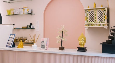 Elegant reception at G3 Bridal and Beauty Studio, Avadi, Tamil Nadu, IN with decor and Buddha statue.