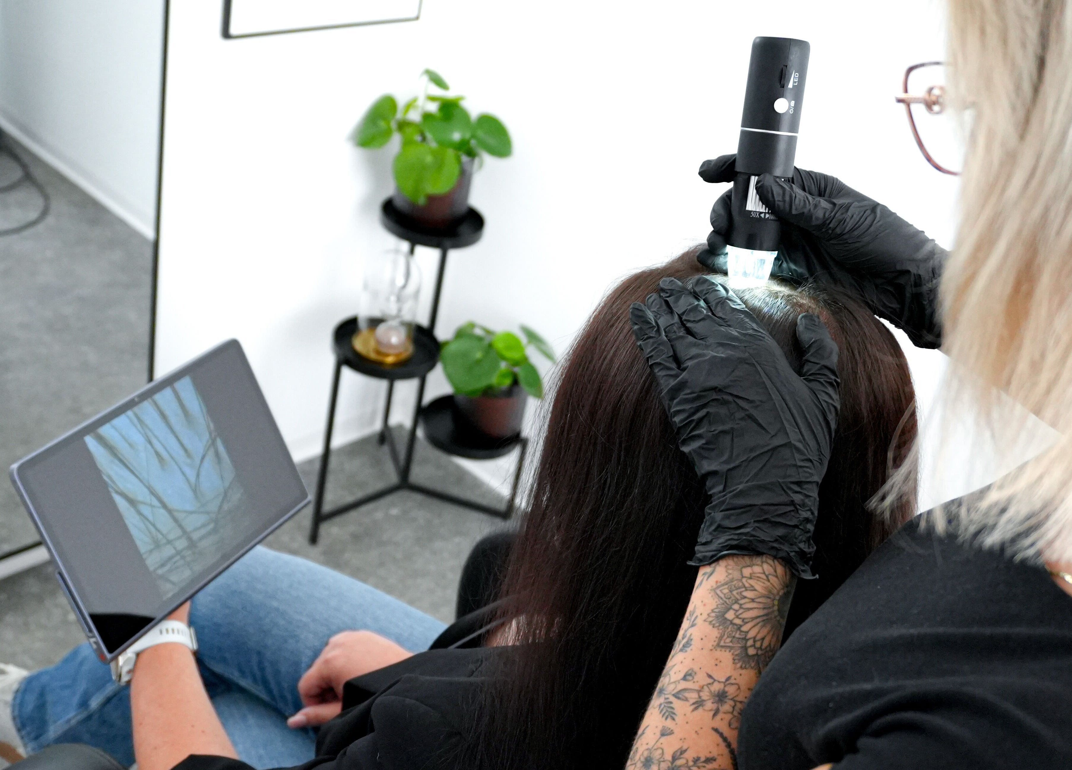 Diagnostika vlasů v Esthé Institute Kladno, Kladno, Středočeský Kraj, CZ. Profesionální péče o vlasy.