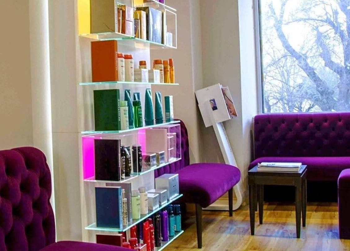 Luxurious seating and product shelves at Konstantinos Mourmouris, Κέρκυρα, GR beauty venue.