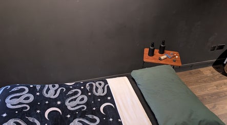 Relaxing massage space at Otta Massage, Glasgow, Scotland, GB with cozy decor and soothing elements.