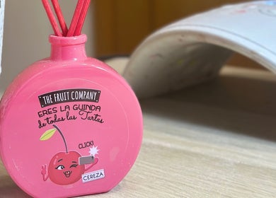 Difusor fragrância em Solange Silva Beauty, Benavente, Santarém, PT, cria ambiente acolhedor.