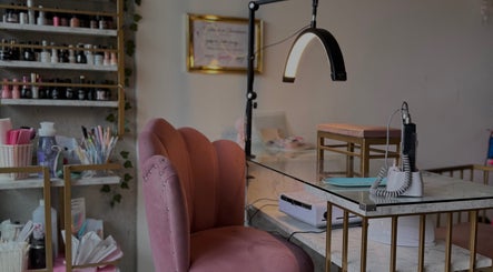 Estación de manicura estilizada en Bel Studio Castelar, Morón, Provincia De Buenos Aires, AR.