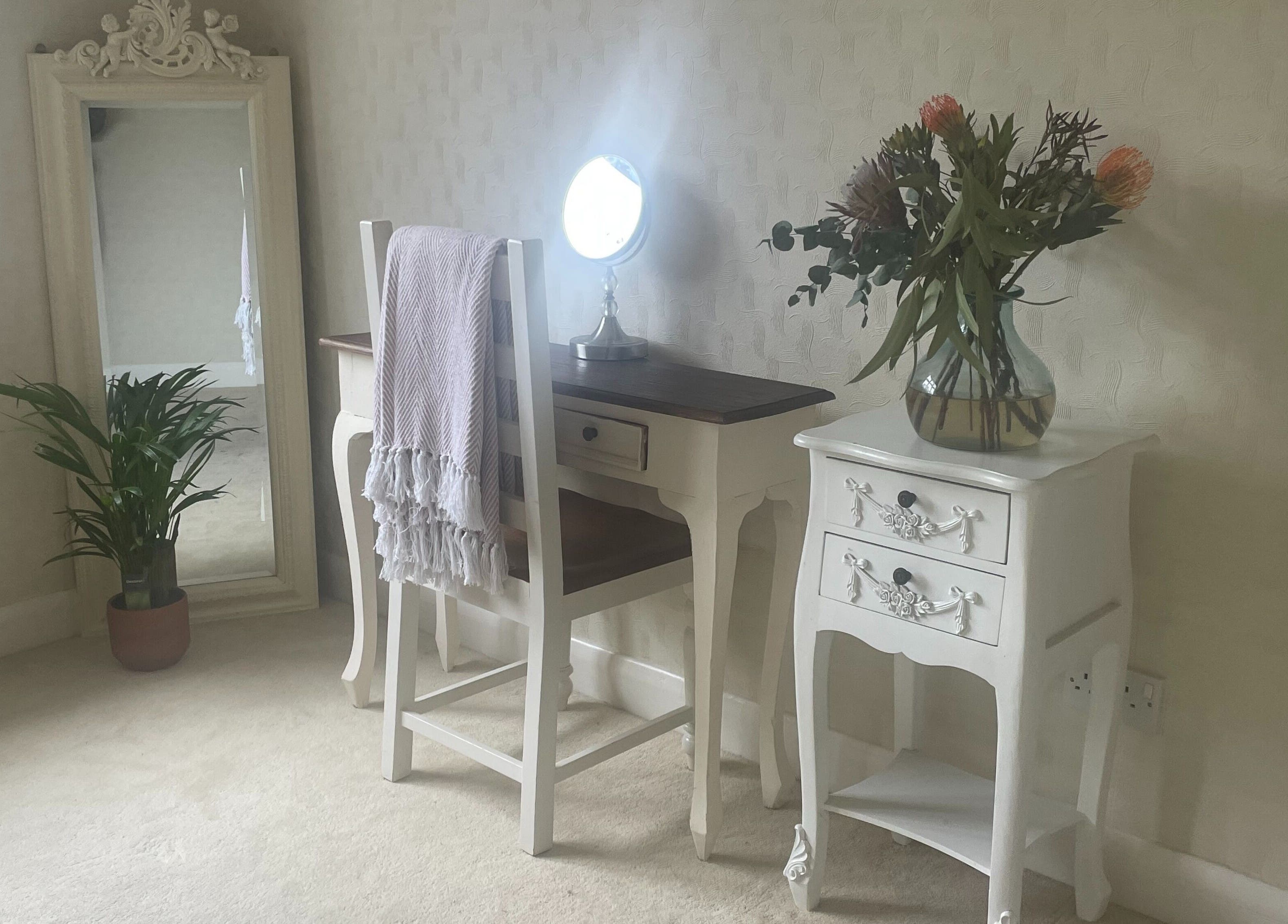 Charming vanity area at Temiluxe in Keynsham, England, GB with floral decor and mirror.