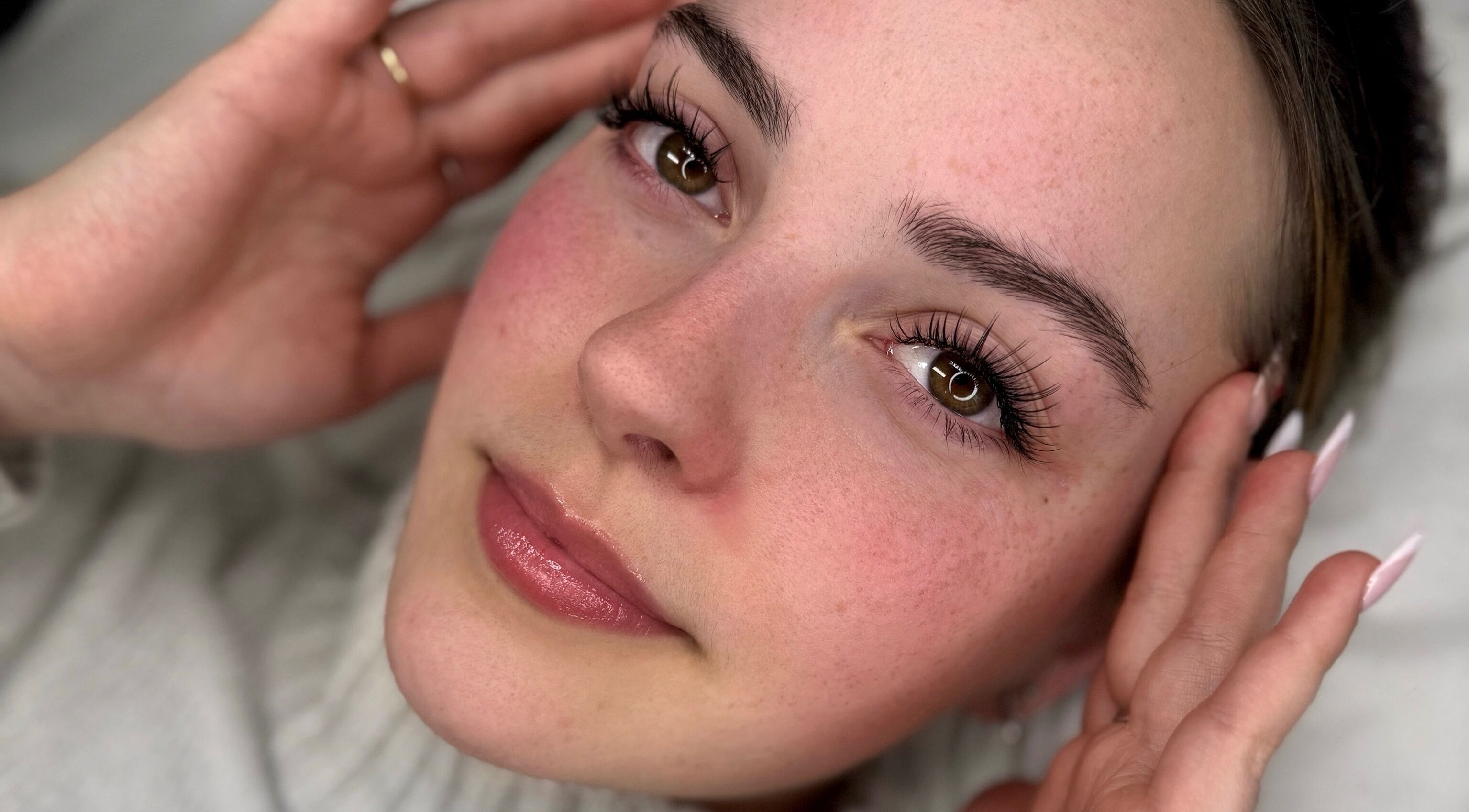 Soin du visage chez Studio LA DONNA, Albi, Occitanie, FR. Peau lumineuse et saine.