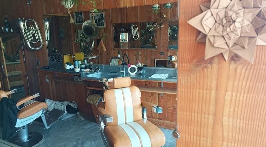 Intérieur rétro de Patrick PORTRAIT Coiffeur mixte - Barbier à Villedieu-sur-Indre, Centre-val De Loire, FR.