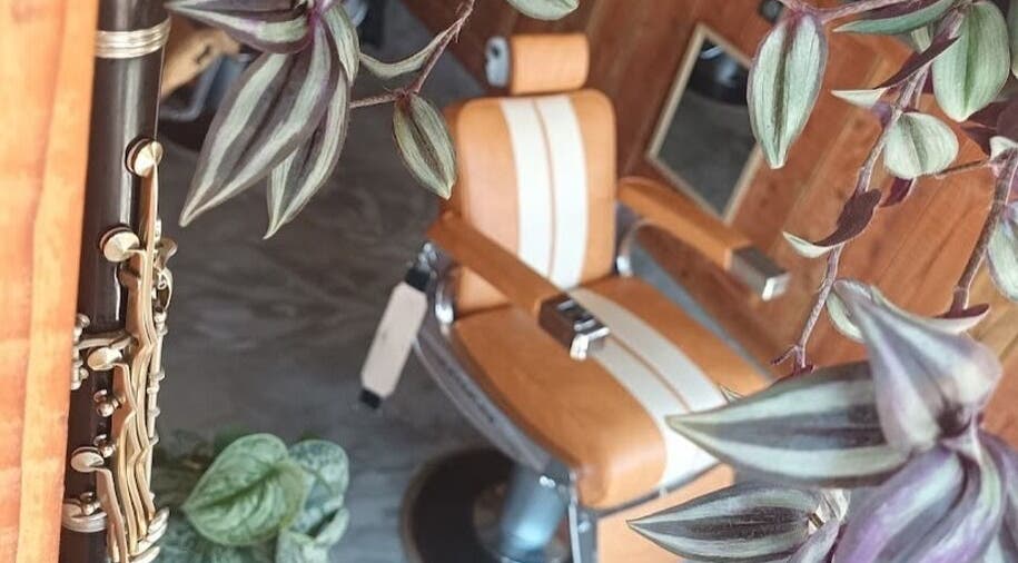 Fauteuil de barbier vintage chez Patrick Portrait Coiffeur Mixte Barbier à Villedieu-sur-Indre, Centre-Val de Loire, FR.