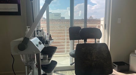 Relaxing spa room at FEW FACED SELF in Macon, Georgia, US with modern equipment and a peaceful atmosphere.