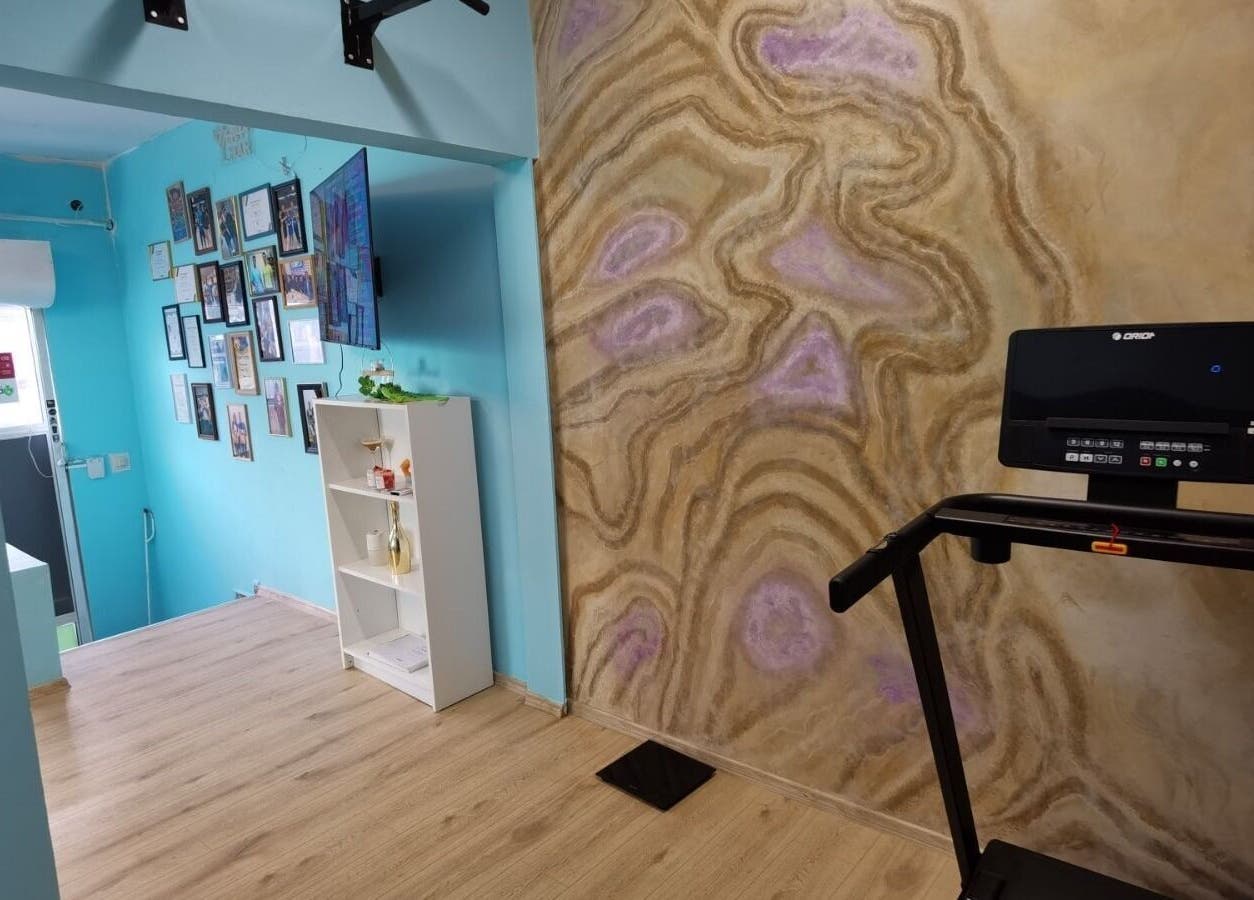 Треадмил и модерна декорация в Спортен център Пацов, Варна, Варна, BG.