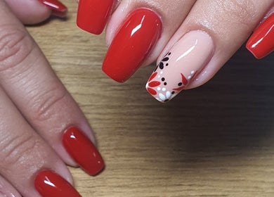 Red and floral nail design from Skulpted Nail Studio, George, Western Cape, ZA.