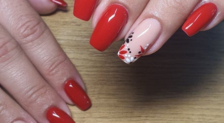 Red and floral nail design from Skulpted Nail Studio, George, Western Cape, ZA.