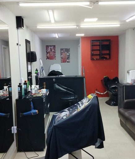 Interior of Estúdio Atiladucort's Barbearia em Ingleses in Santa Catarina, BR, featuring modern decor and styling chairs.