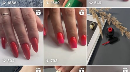 Стильный маникюр в красных тонах в Beauty Studio 'Elegance', Вильнюс, Литва, LT.