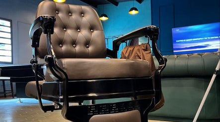 Elegante silla de peluquería en EL PUB STUDIO, Caracas, Miranda, VE, perfecta para tratamientos de belleza.