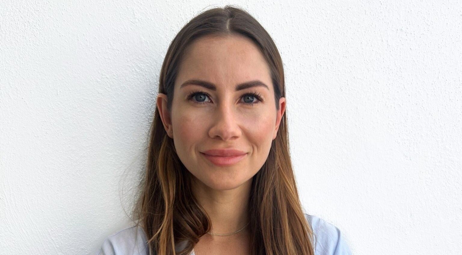 Smiling individual at Sandra Wieczorek's beauty venue in Marbella, Andalucía, ES.