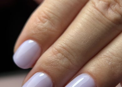 Elegante manicure bij Time 4 Nails, Hengelo, Overijssel, NL. Perfect glanzend in zachte tinten.